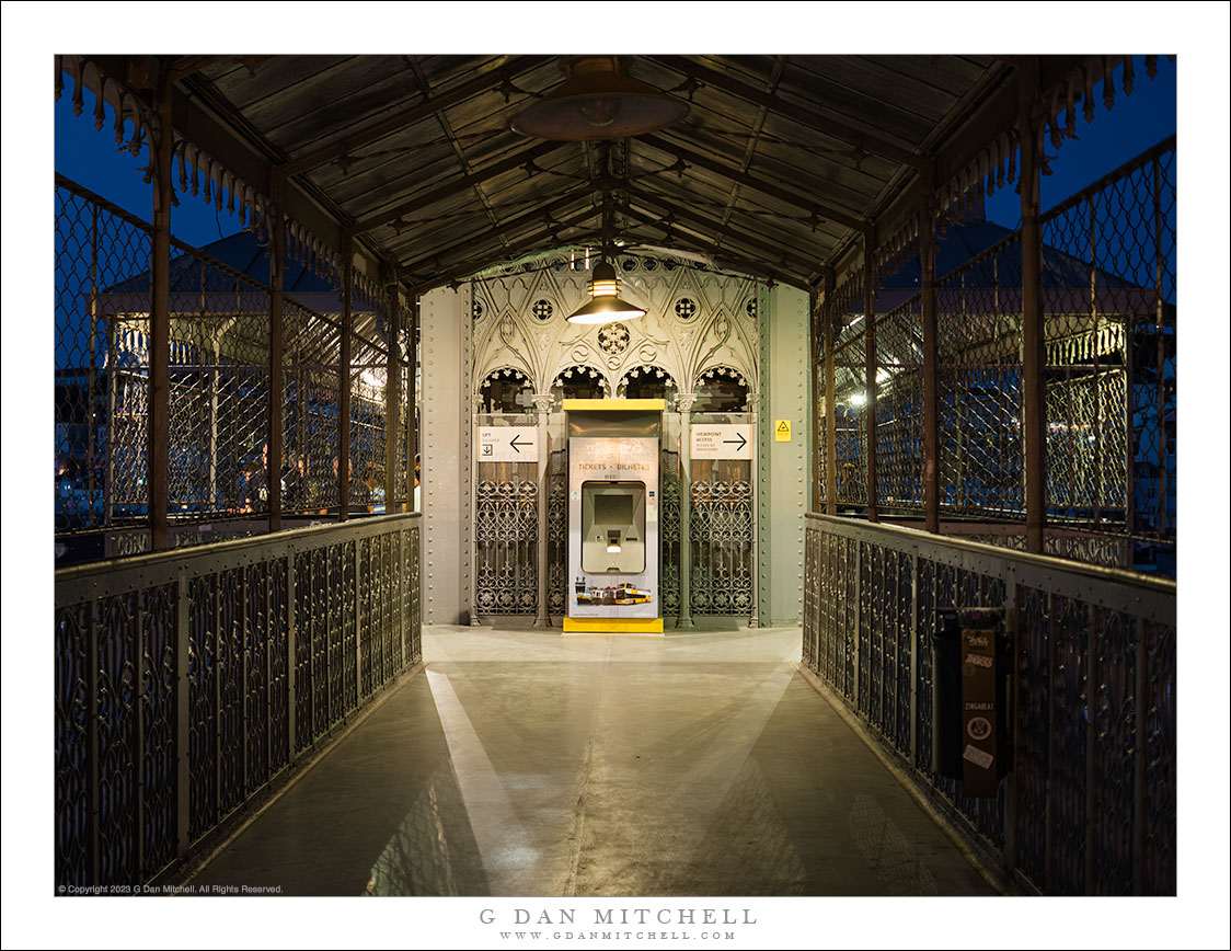 Elevador de Santa Justa, Night